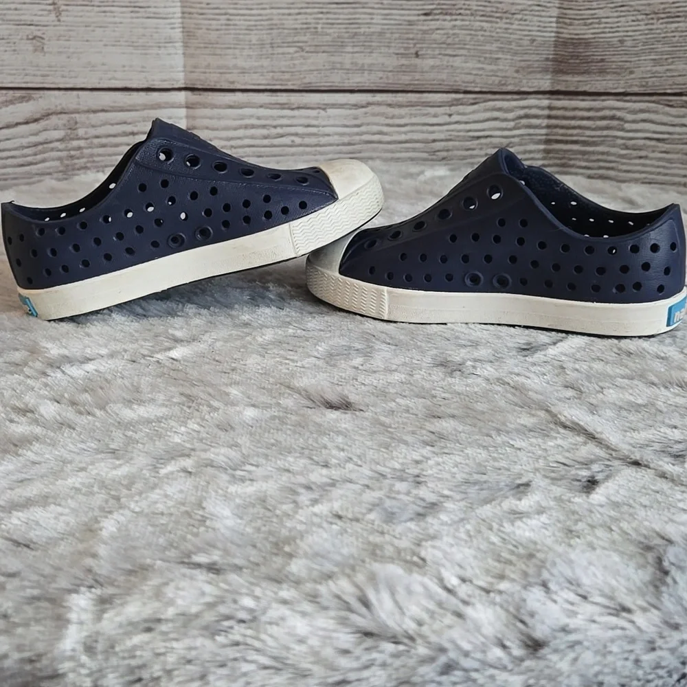 Native Navy/White Watershoes, Kids Size 7, Great Condition